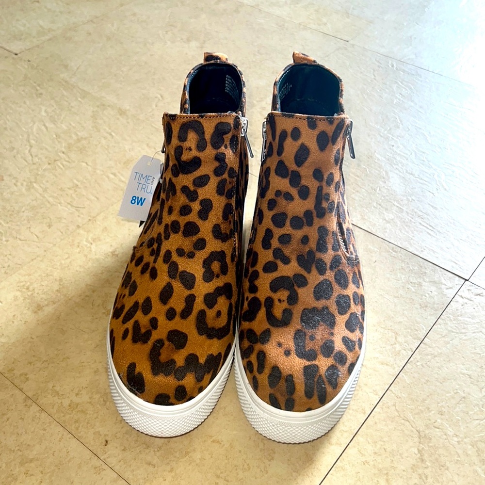 Time & Tru leopard shoes